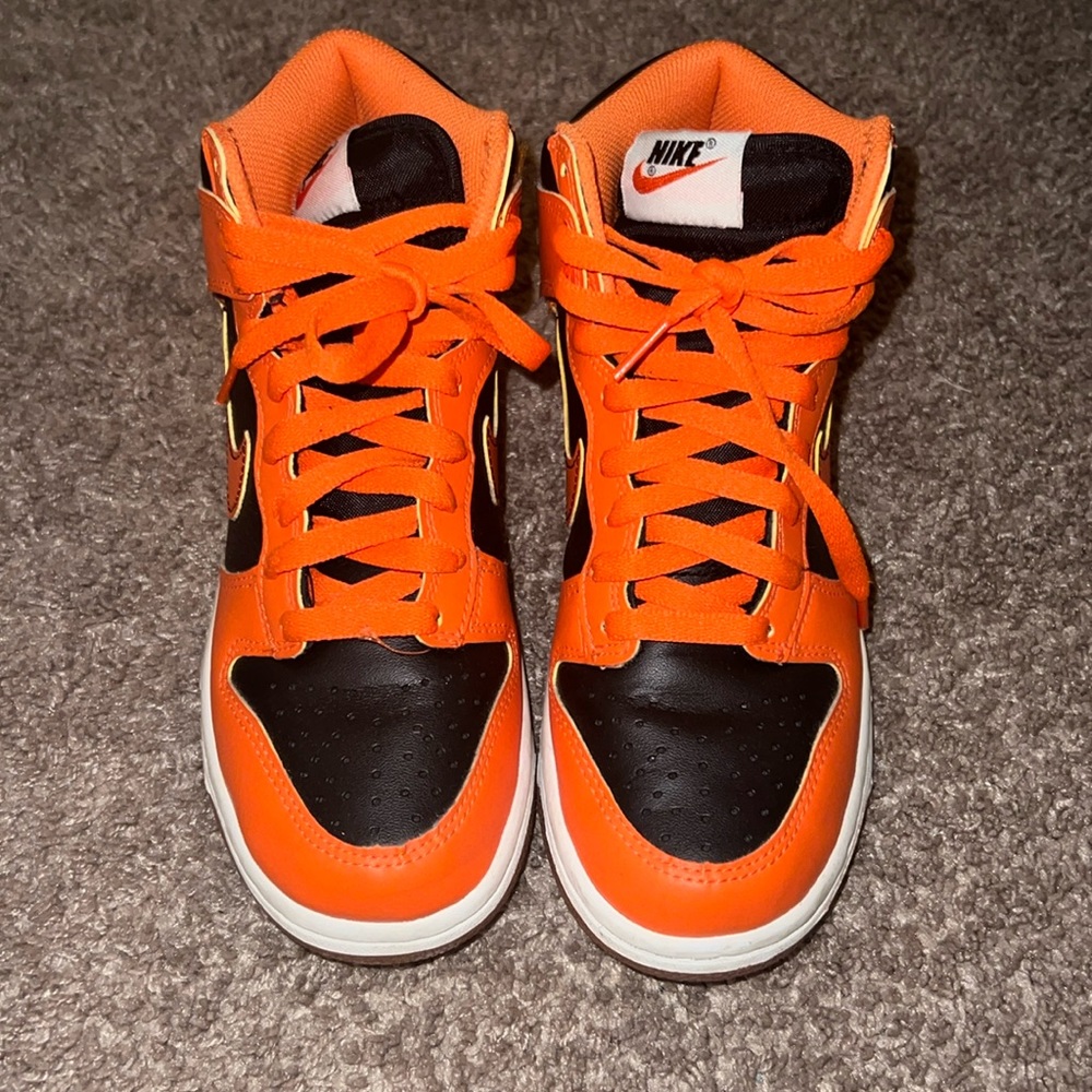 Orange and black Nike dunks size boys 5.5
